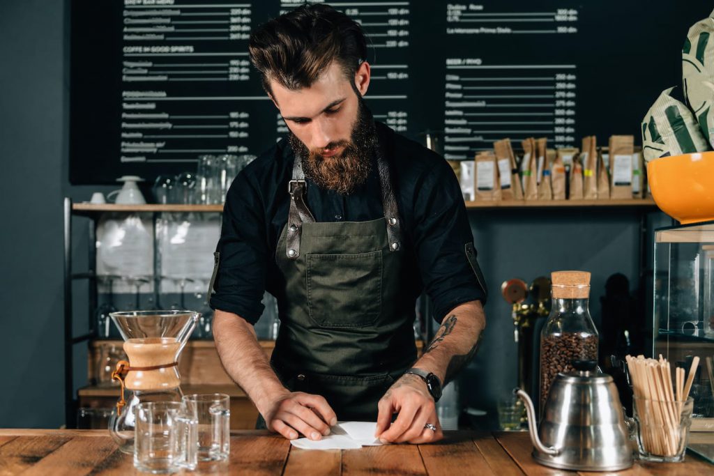 Barista préparant un café